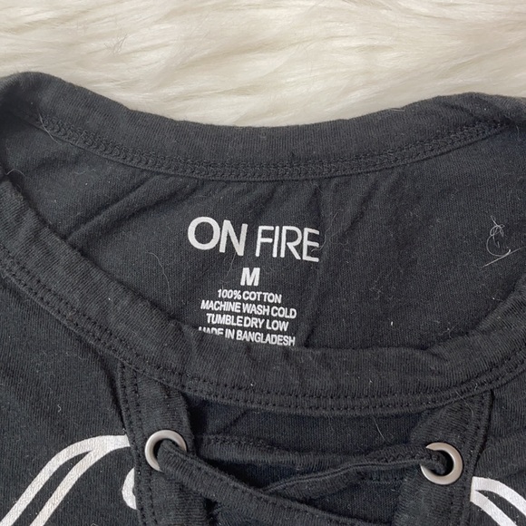 Lace up Graphic Tee Size M - Picture 3 of 3